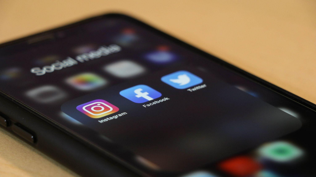 Social Media Advantages Social Media Advantages
