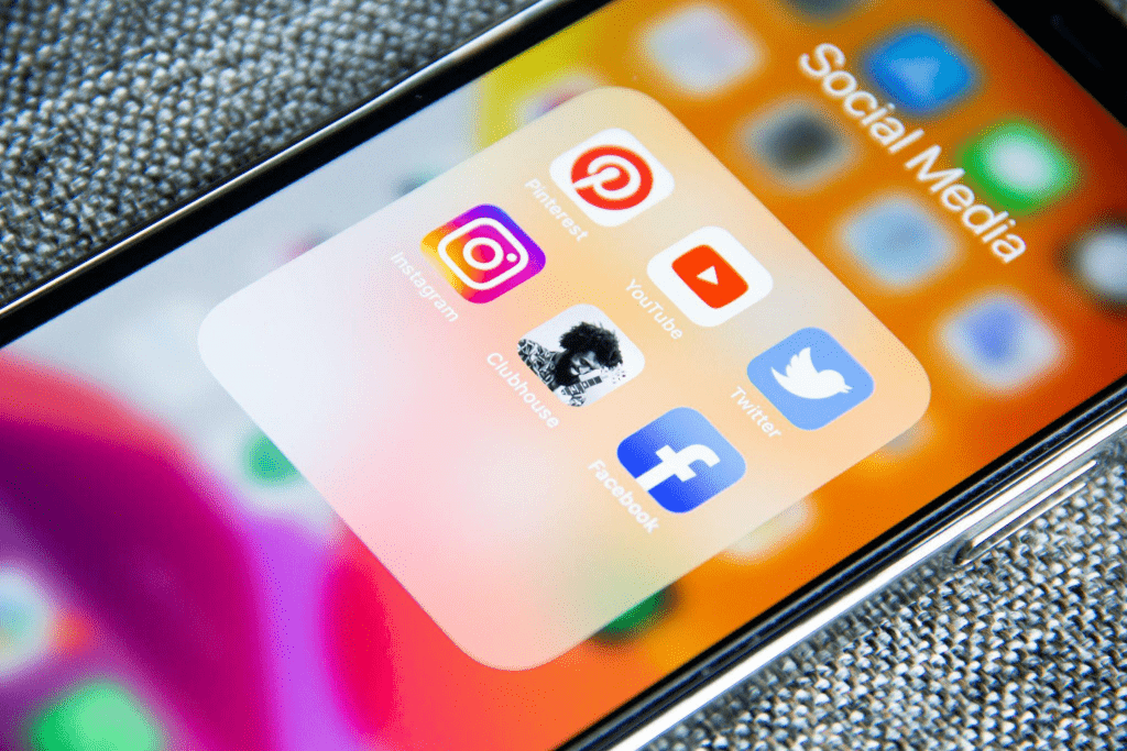 Social Media Disadvantages Social Media Disadvantages